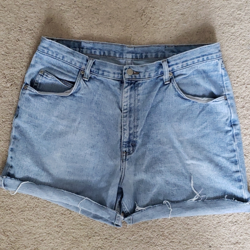 Highwaisted wrangler cut offs